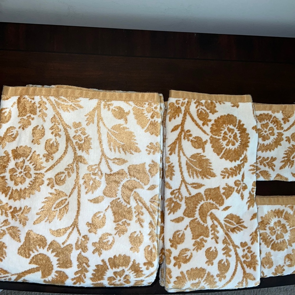 John Robshaw Floral Pattern Bath Towel Set